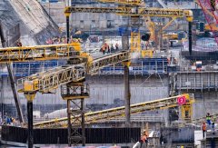 <b>各条出产线有紊地运转</b>